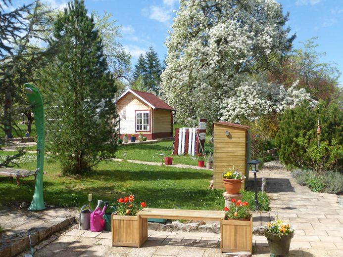 Südterrasse mit Weganlage