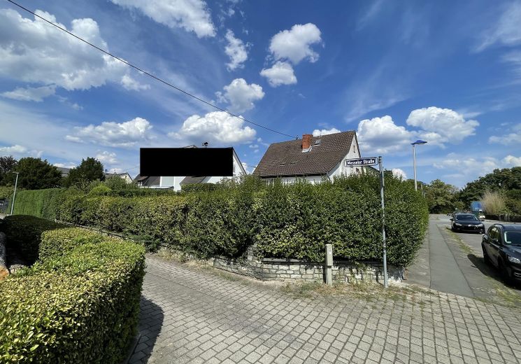 Exklusives Eckgrundstück mit hohem Entwicklungspotenzial in Egelsbach – Ansicht von Südwesten