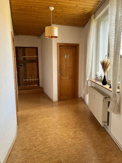 Ruim 3,5-kamerappartement met balkon, tuin en parkeerplaats – Foto 10