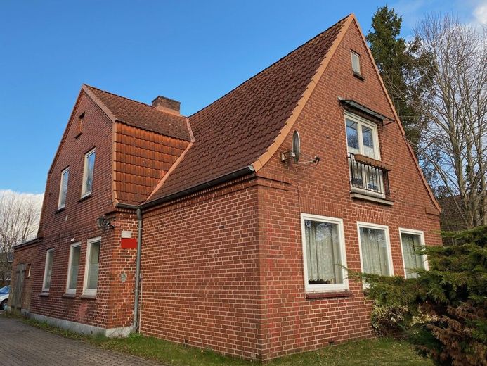 *Grundstück mit Altbestand, ideal zur Bebauung mit einem großen EFH, oder einem Zweifamilienhaus !!!* – Haus