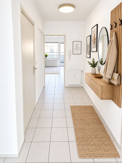Über den Dächern von Langenfeld – 3 Zimmer mit Balkon & Einbauküche – Diele KI Bild