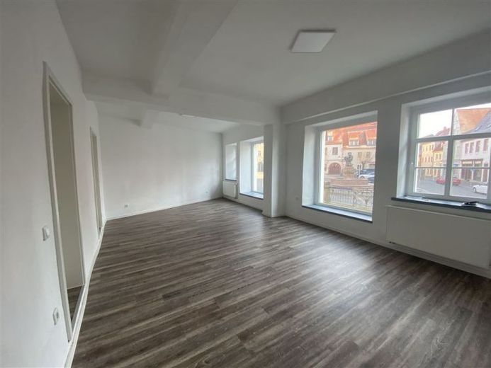 Wurzen* Innenstadt* Büroräume* helle Räume * 2 Zi* Kü*WC* Stellplatz anmietbar – Foto 1