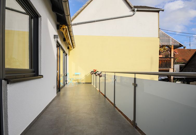 Casa unifamiliare ristrutturata con 2 garage enormi e innumerevoli possibilità di sviluppo – Foto 19