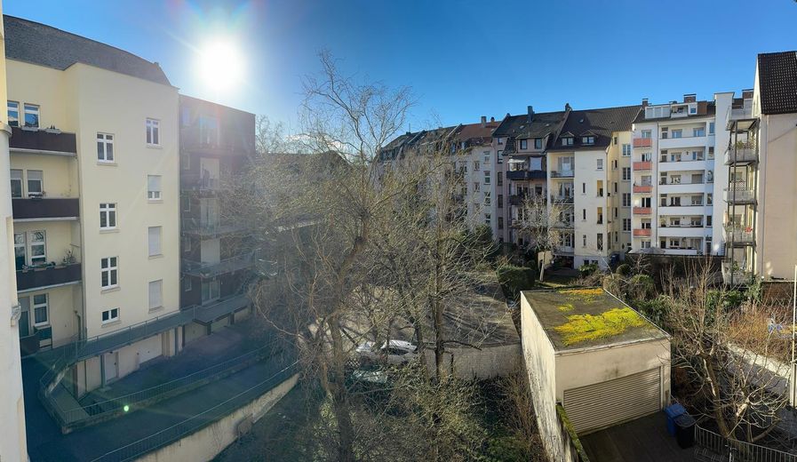 Tolle 2 Zimmer Altbau-Wohnung in Denkmal-Ensemble in Lu-Süd – Balkonaussicht