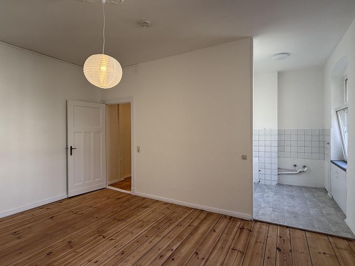 Helle bezugsfreie 1-Zimmer Altbauwohnung in der Nähe vom Schlosse Charlottenburg (provisionsfrei) – Zimmer