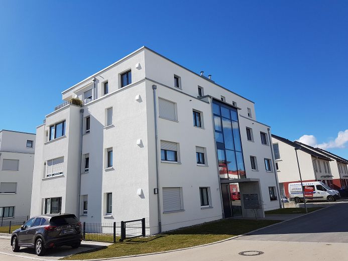 Markdorf’ta Alpler manzaralı, asansörlü ve küçük bir konut kompleksinde güneş alan 2,5 odalı çatı katı dairesi – Fotoğraf 2