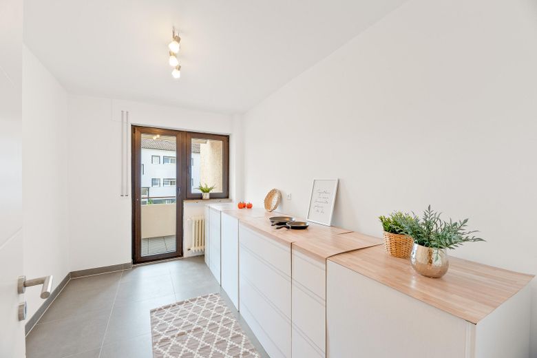 Helle und große 3 Zimmer Wohnung mit 2 Balkonen und Provisionsfrei – Küche
