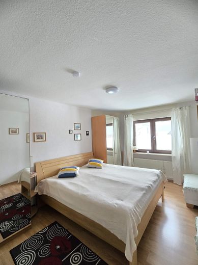 Zweifamilienhaus mit Ferienhaus und zus. Grundstück, neue Wärmepumpe und PV-Anlage - Provisionsfrei – OG Kind 1