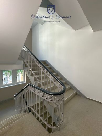 Sanierte 2-ZKB mit EBK am Beethovenplatz, perfekte City-Lage – Treppenhaus