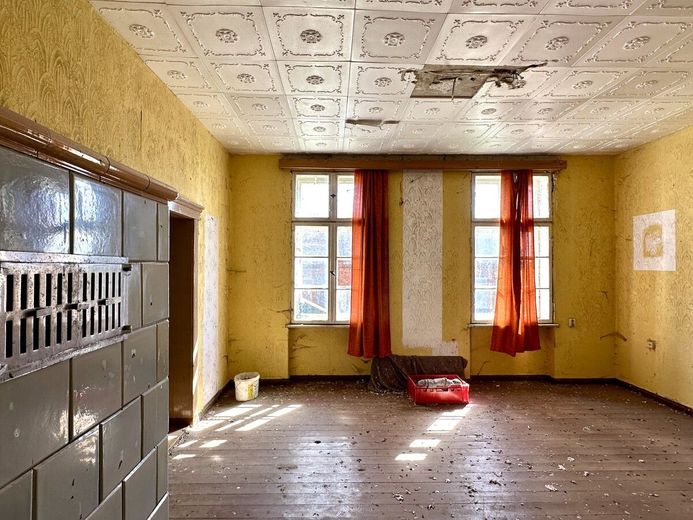 HORN IMMOBILIEN ++ Chausseehaus in Alleinlage bei Friedland – Wohnzimmer