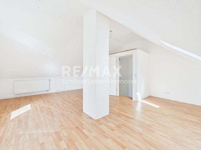 Mehr Platz als erwartet, modernisierte DHH, mit wohnlich ausgebautem Keller mit  eigenem Eingang. – Zimmer DG