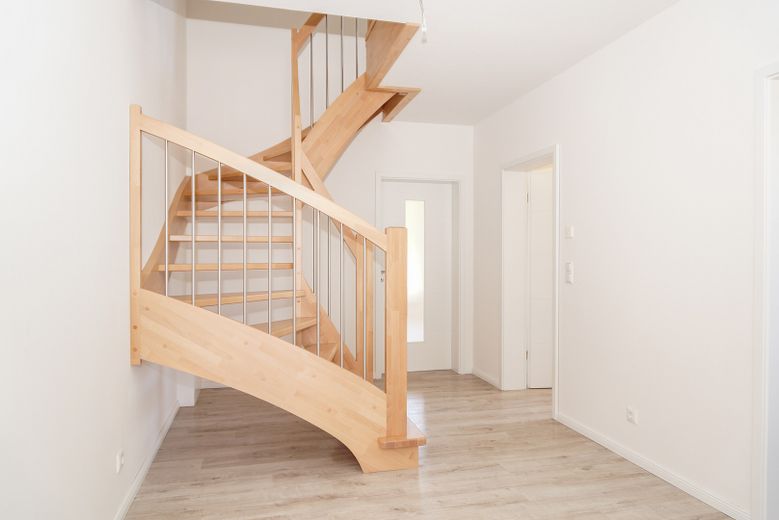 Neubau Erstbezug -  energieeffiziente Mittelwohnung im Reihenhaus für Familien zu vermieten – Flur Erdgeschoss (Baugleich)