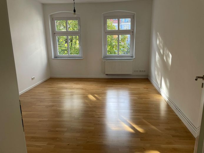 Helle hochwertig renovierte Altbau-Wohnung Nähe Prenzlauer Berg – Großes Zimmer