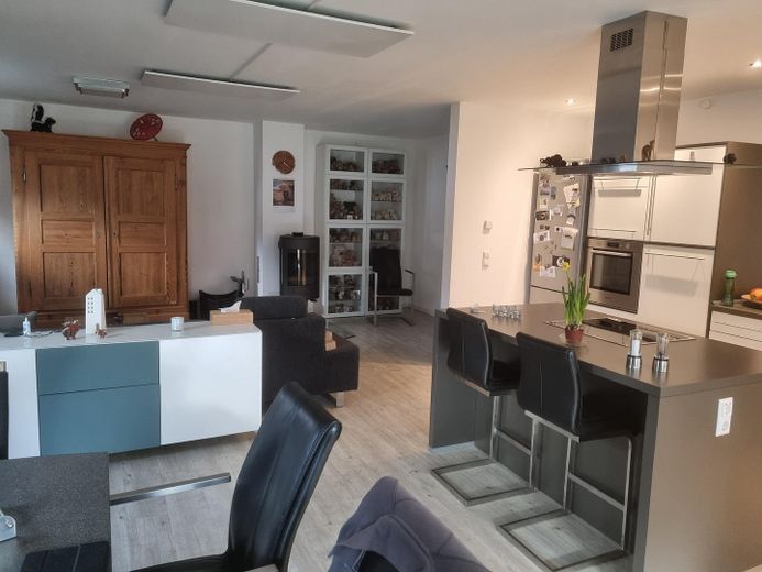Energieeffizientes Einfamilienhaus mit Einliegerwohnung (232 m²) in Hannover-Bothfeld – Wohnen_Essen_Küche 1