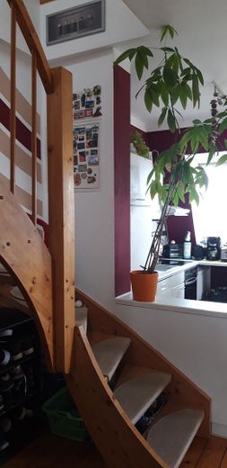 Zeer mooi gerenoveerd appartement in een oud gebouw met uitzicht – Treppe innen