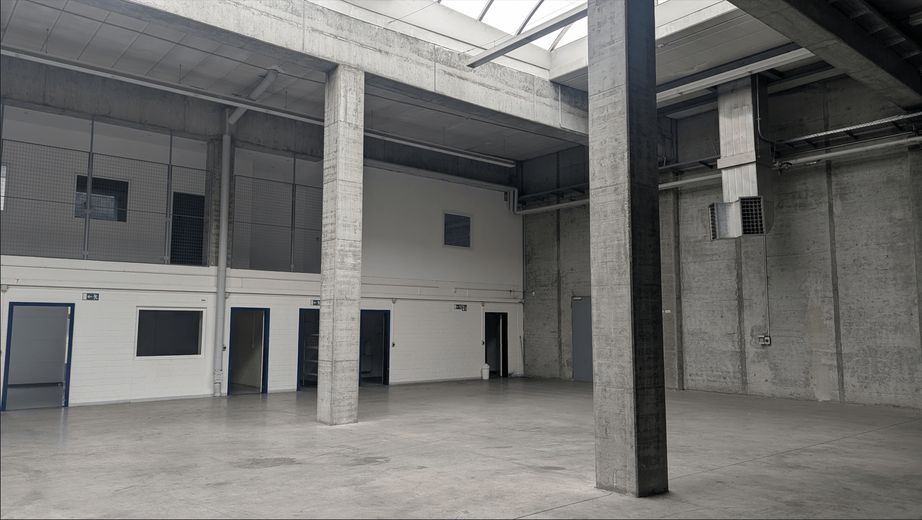 Magazzino, produzione, ufficio/locali sociali 750m² + 206m², area esterna >5000m² (opzione + lavorazione CNC circa 400m²) – Foto 18