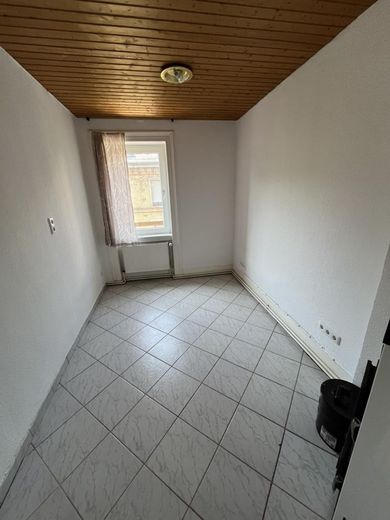 Charming 4-room apartment with kitchen and bathroom and a new fitted kitchen – Zimmer 1