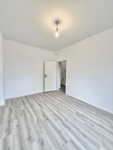 Modernized 5-room mid-terrace house in Bremen-Hastedt with garden, terrace & 2 bathrooms – Schlafzimmer
