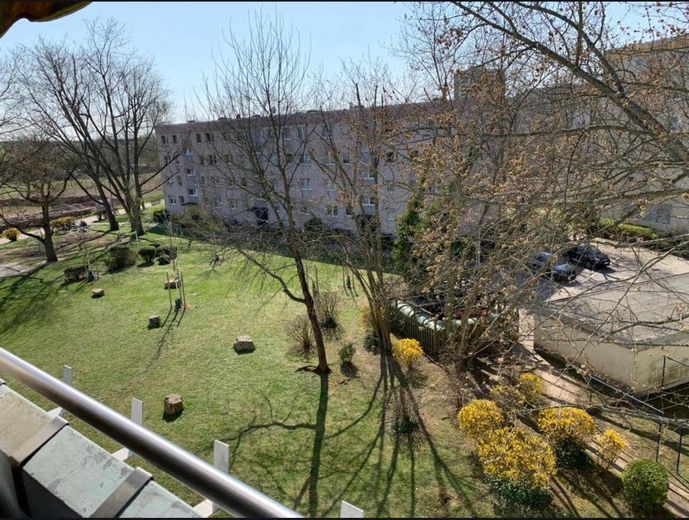 Balkon Ausblick + Spielplatz