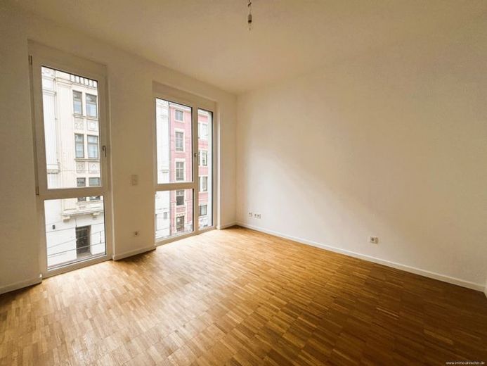 Appartamento di 4 locali come nuovo con terrazza, balcone e posto auto a Saarbrücken – Foto 1