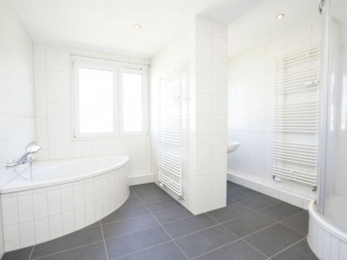 Ampio balcone / 2 bagni – Foto 1