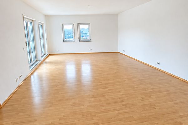 Amplio apartamento de 3 habitaciones con 140 m², terraza en la azotea y mucho espacio en Bad Ems