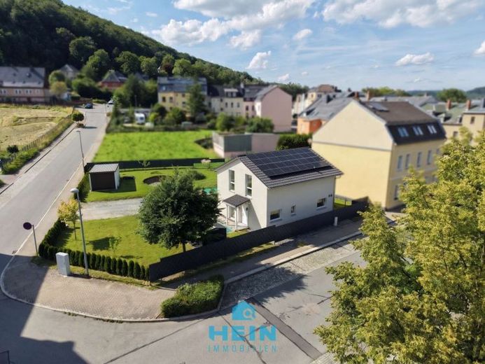 Abitare in modo sicuro per il futuro - Casa a efficienza KFW, anno di costruzione 2022, nel cuore di Aue! – Foto 1