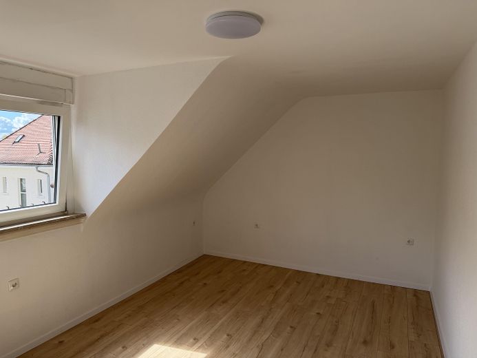 Prima occupazione dopo la ristrutturazione: luminoso appartamento di 2 locali con ampio balcone e cantina – Zimmer 2