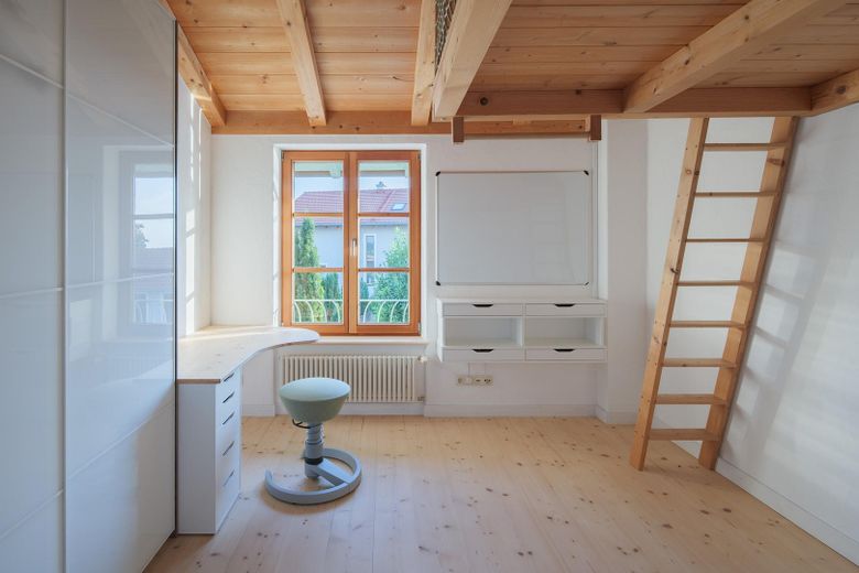Chiemgau: Casa pareada bien cuidada en una ladera con vistas a la montaña - división real y orientación sur - – Foto 13