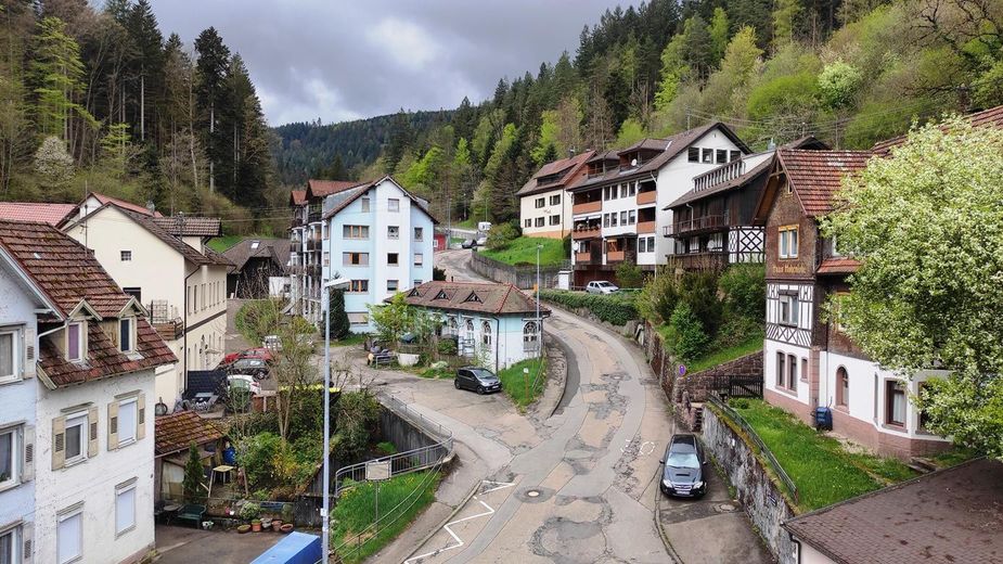 Mehrfamilienhaus, Vier Wohnungen – 60 m², insgesamt 240 m². Das Haus hat vier Etagen – Foto 12