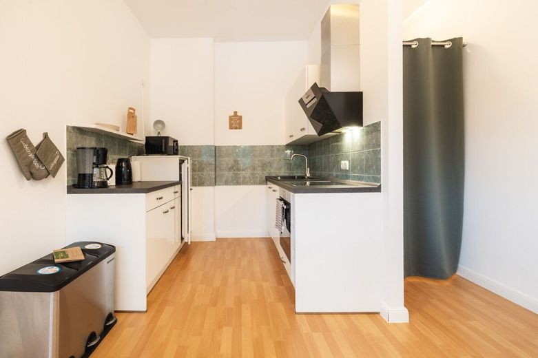 Wohn- und Geschäftshaus in Altwied: 8 Wohnungen, Gewerbe und viel Entwicklungspotenzial – Küche Wohnung Nr. I