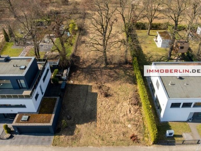 IMMOBERLIN.DE - Berlin çevresindeki speckgürtelde aile dostu bir konumda mükemmel imarlı arsa – Fotoğraf 1