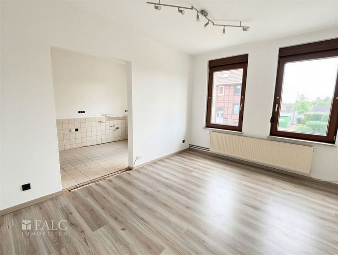 Provisionsfreie Doppelhaushälfte mit Garten u. Garage – Esszimmer zur Küche