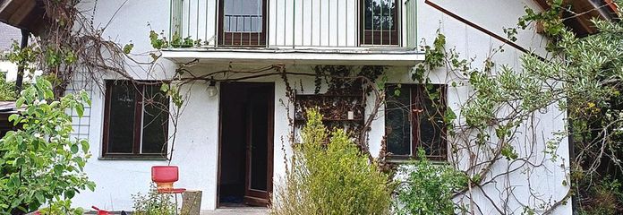 Charmantes Haus auf großem Grundstück in München Pasing – vom Garten aus