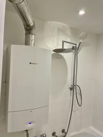 Renovierte 2,5-Raum-Penthouse-Wohnung mit Balkon in Kaiserslautern – Therme