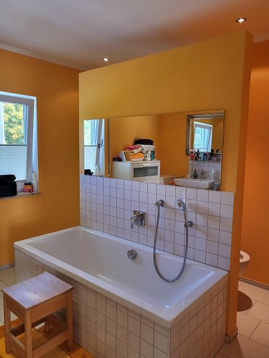 Schönes EFH mit exklusiver Ausstattung – Bad Bild 2