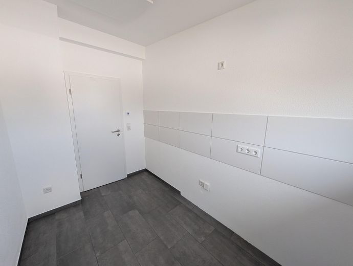 3-Zi.-DG-Wohnung mit Klima - Erstbezug nach Sanierung – Küche