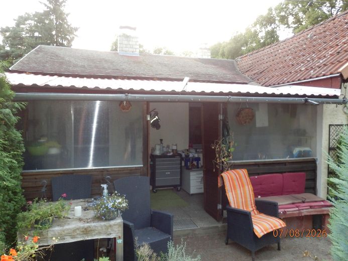 Einfamilienhaus mit Pool & Saunahaus und viel Privatsphäre – Saunahaus Vorbau
