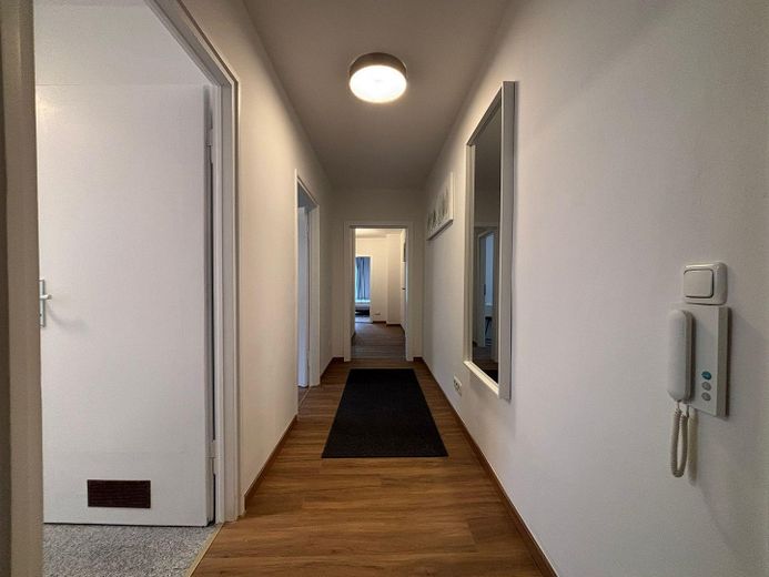Neuwertiges WG Zimmer in Milbertshofen – Flur