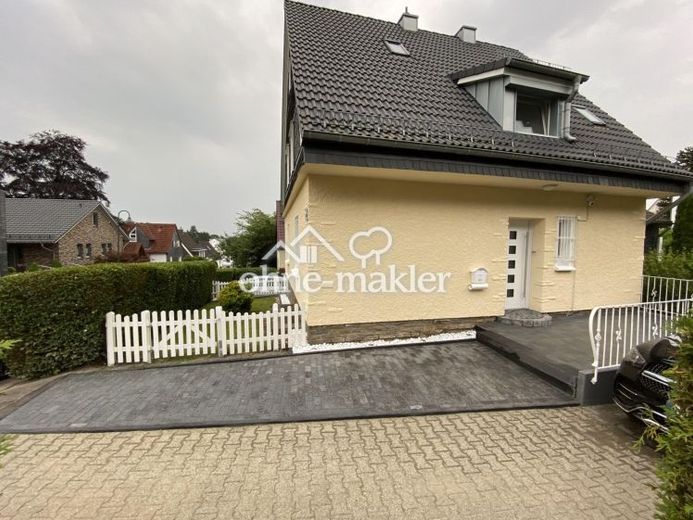 Attraktives Anlageobjekt in Wermelskirchen: Einfamilienhaus plus Anbau mit 2 Wohnungen – Foto 1