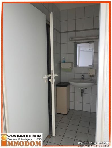 Vermietetes, barrierefreies Ladengeschäft mit 4 PKW-TG-SP zu verkaufen! – Bad