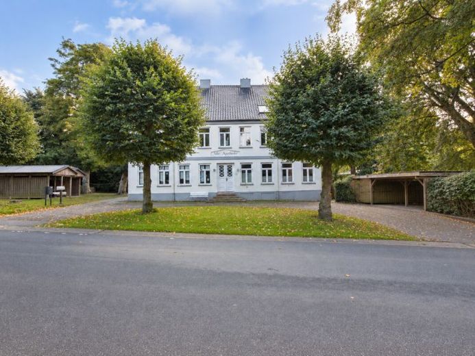 3-Zimmer-Dachgeschosswohnung mit Terrasse, Gartenhütte & Carport – Foto 1