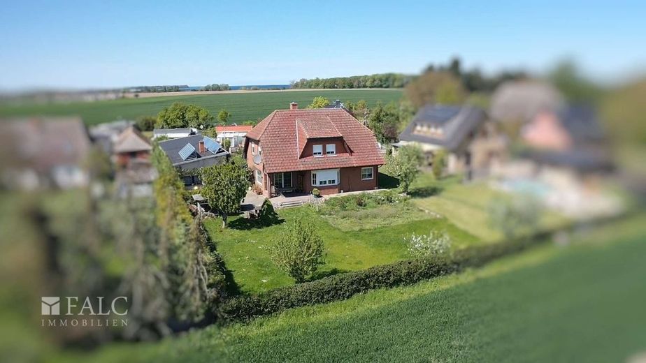 ***Ihr neues Zuhause an der Ostsee - Einfamilienhaus mit großen Garten*** – Luftbild_Rückseite