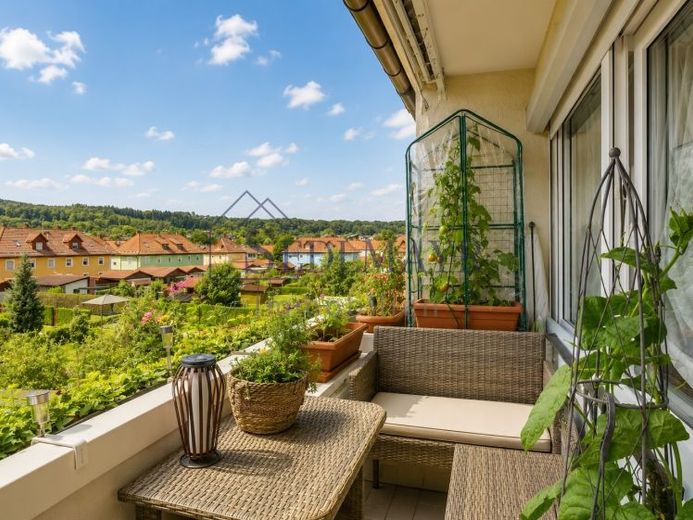 Verkauf: Attraktive Eigentumswohnung mit Balkon und schöner Aussicht über Peißenberg! – Foto 1
