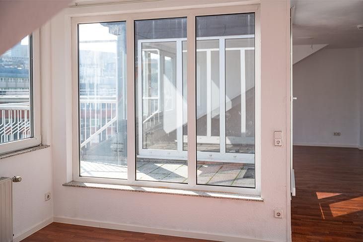 Zimmer 2 Blick zum Balkon