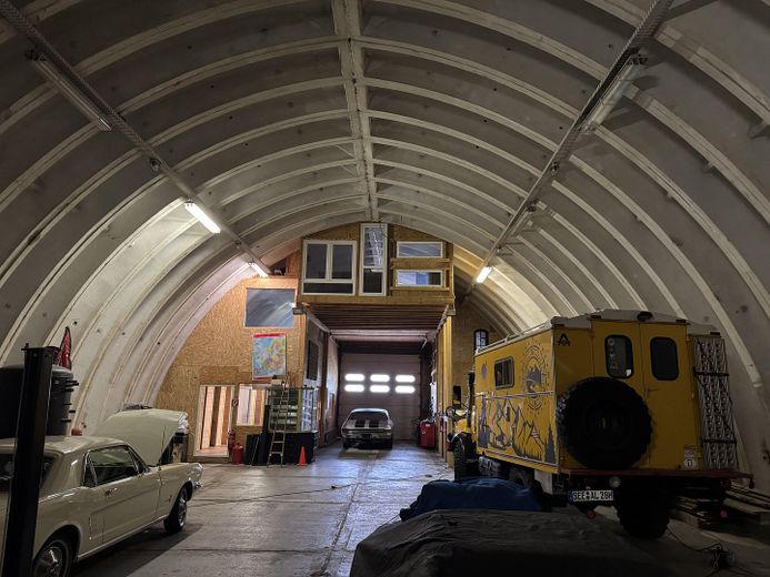 Blick vom Hangar Eingang/Lager