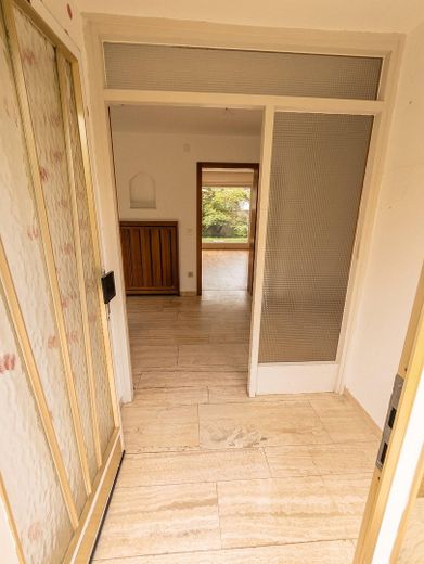 Rosenheim’de merkeze yakın bahçeli ve garajlı ikiz ev, komisyonsuz – Eingangsbereich