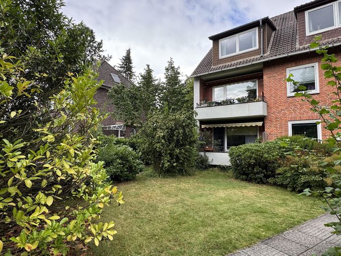 Hamburg: Vollvermietetes Mehrfamilienhaus – 515 m² für 2.815 €/m² – Faktor 28,36 – provisionsfrei – Fassade mit Balkonen