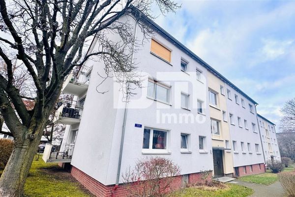 (R)eserwowane! Mieszkanie na piętrze z balkonem, komórką piwniczną i garażem