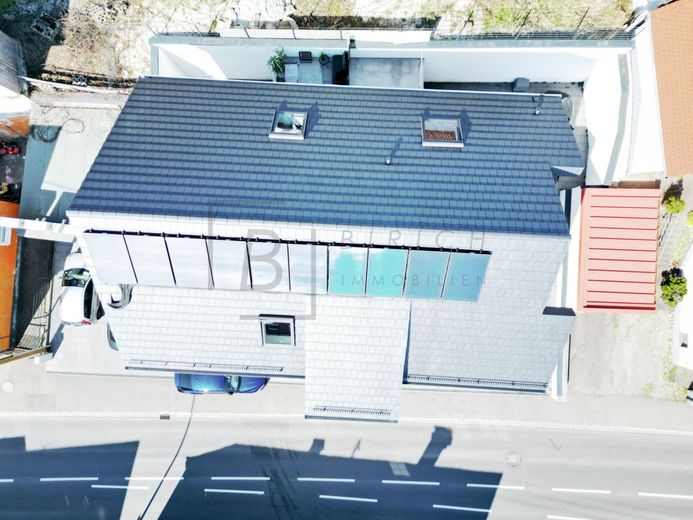 Attraktive Kapitalanlage mit 5 Wohneinheiten – Drohnenbild